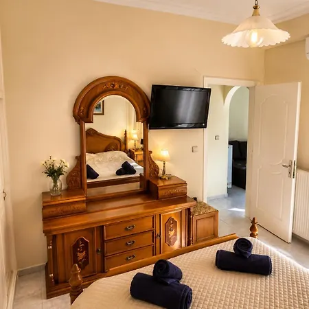 Mando Patrasso - Clasical In The Center Of With Free Parking *